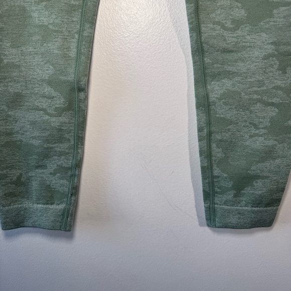 Gymshark Adapt Camo Seamless Leggings - Picture 11 of 15